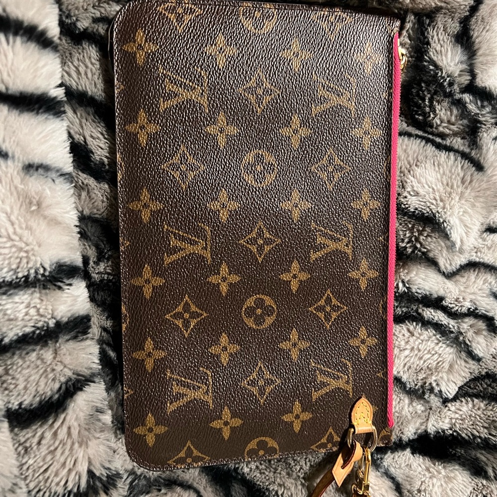 Louis Vuitton pouch from neverfull
